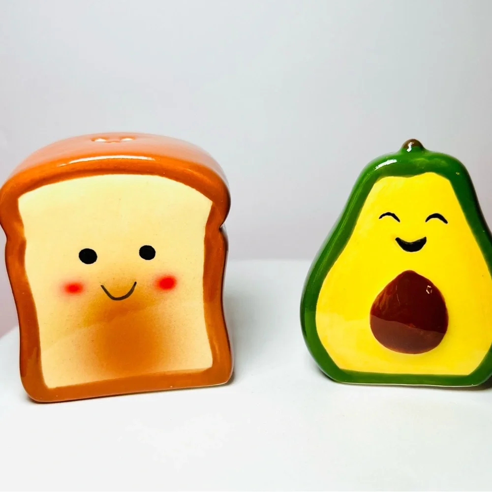 Ceramic Avocado Toast Salt and Pepper Shakers Bread Slice Brunch Kids - Picture 1 of 8
